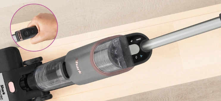 LED displej vám poskytne prehľad o stave batérie aj o čistiacom výkone Shark WD210EU.