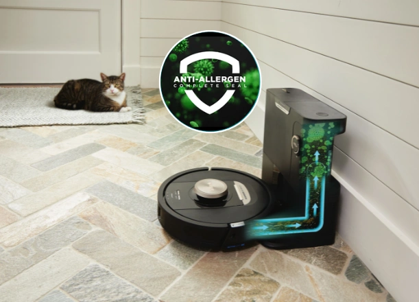 Technológia Allergen Complete Seal zachytí až 99,9 % prachu a alergénov a uzamkne ich vo vnútri dokovacej stanice robotického vysávača Shark RV2820VEEU.