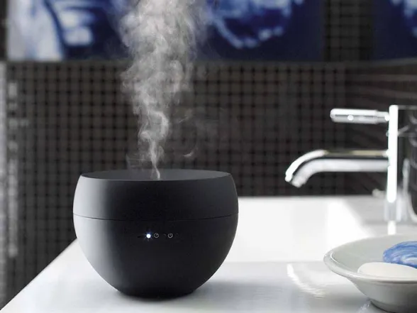 Aróma difuzér Stadler Form Jasmine Black spája lahodnú vôňu so štýlovým vzhľadom, ktorý skrášli každý priestor.