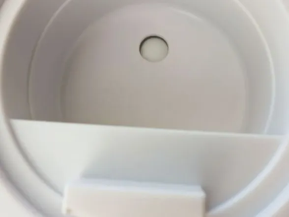 MImoriadne pohodlná údržba difúzera Stadler Form Jasmine Gold vám šetrí čas a námahu.