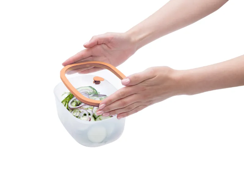 5-dielnu sadu vákuových dóz STATUS Fresko 177113 využijete ako na bezpečné prenášanie vašich obedov, tak aj na predĺženie čerstvosti skladovaných potravín.