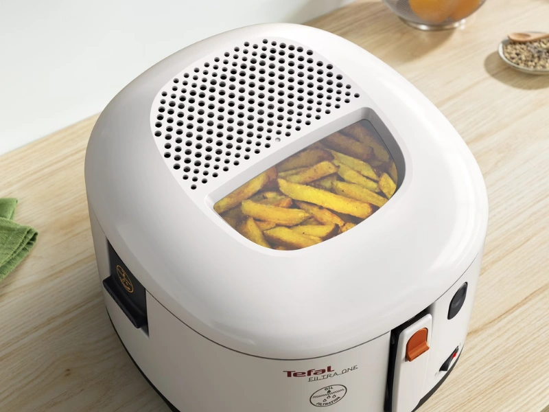 Neriskujte popáleniny a siahnite po fritéze Tefal FF162131, ktorá ukojí vašu zvedavosť.