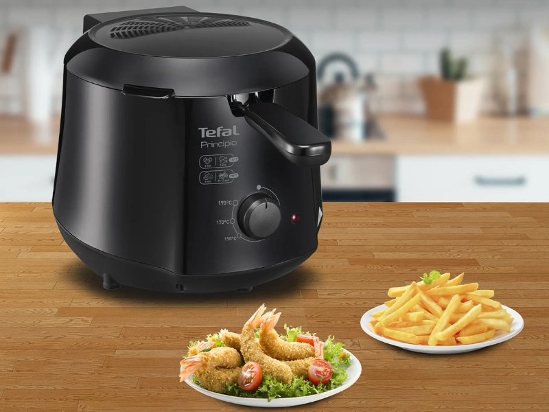 Frit&eacute;za Tefal FF230831 vďaka v&yacute;konu 1 000 W pr&iacute;prav&iacute; až 0,6 kg chrumkav&yacute;ch hranolčekov.