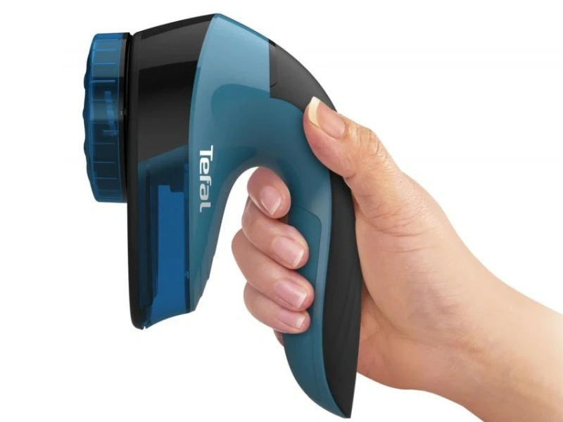 Pr&aacute;ca s Tefal Lint JB1011E0 je vďaka n&iacute;zkej v&aacute;he a ergonomickej rukov&auml;ti mimoriadne jednoduch&aacute;.