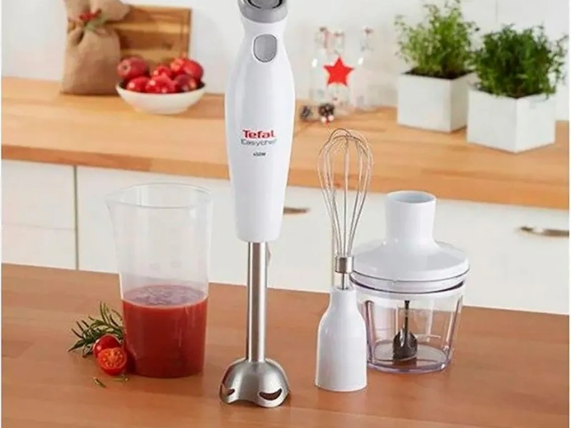 Tefal Easychef HB453138 mixuje, sek&aacute; a &scaron;ľah&aacute;.