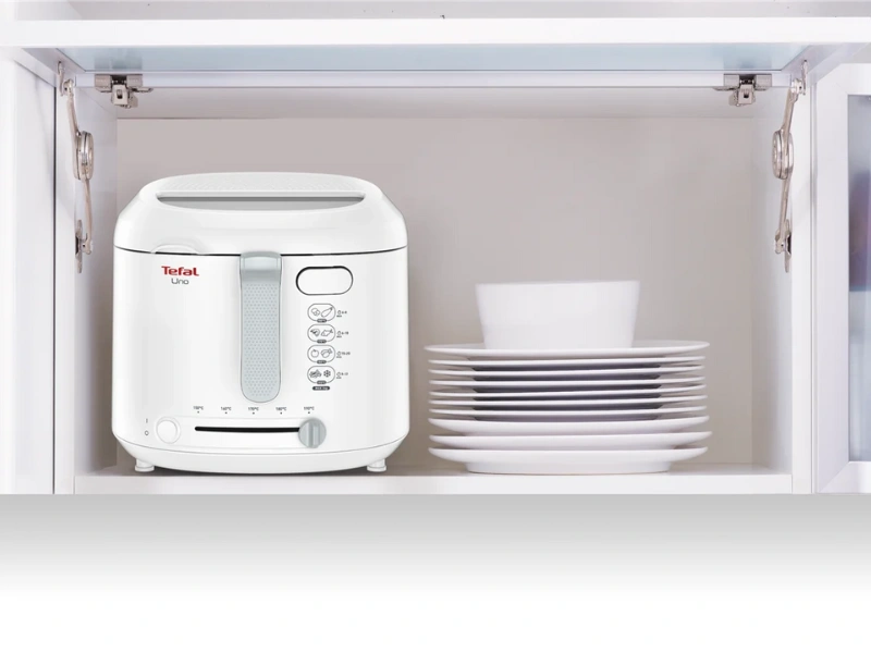 Vďaka kompaktn&eacute;mu dizajnu sa frit&eacute;za Tefal Uno FF203130 ľahko skladuje.