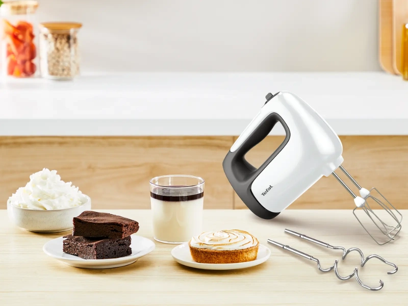 Ručn&yacute; mix&eacute;r Tefal HT461138 s v&yacute;konom 500 W spracuje r&ocirc;zne suroviny.
