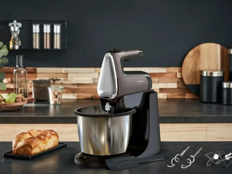 Mix&eacute;r Tefal HT654E38 je poh&aacute;ňan&yacute; v&yacute;konn&yacute;m 600 W motorom.