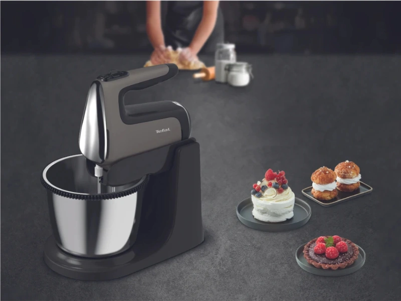S&uacute;časťou mix&eacute;ra Tefal HT654E38 je automaticky rotuj&uacute;ca 2,5 l misa.