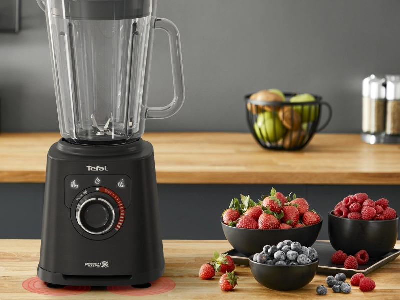 Stolný mixér Tefal PerfectMix+ BL871D31, vďaka robustnému telu, silným prísavkám pre lepšiu stabilitu a vstavanému systému chladeniu Air-Cooling zvládne vysokú záťaž bez prehrievania.