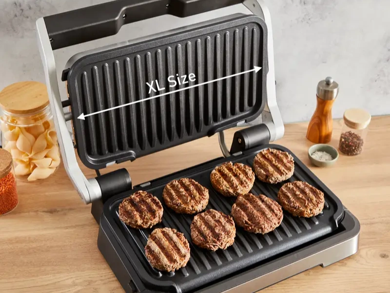 Gril Tefal GC782D30 OptiGrill disponuje XL grilovacou plochou.