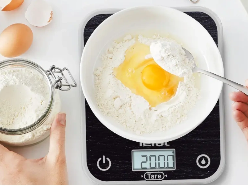 Kuchynská váha Tefal Optiss BC50D2V0 s presnosťou váženia od 0,5 g a nosnosťou 5 kg.