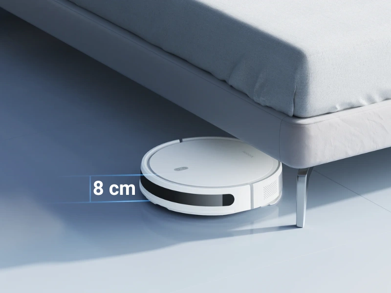 Vďaka výške len 8 cm sa vysávač Xiaomi E10 bez problémov dostane pod nízky nábytok a všetko pod ním dôkladne vyčistí.