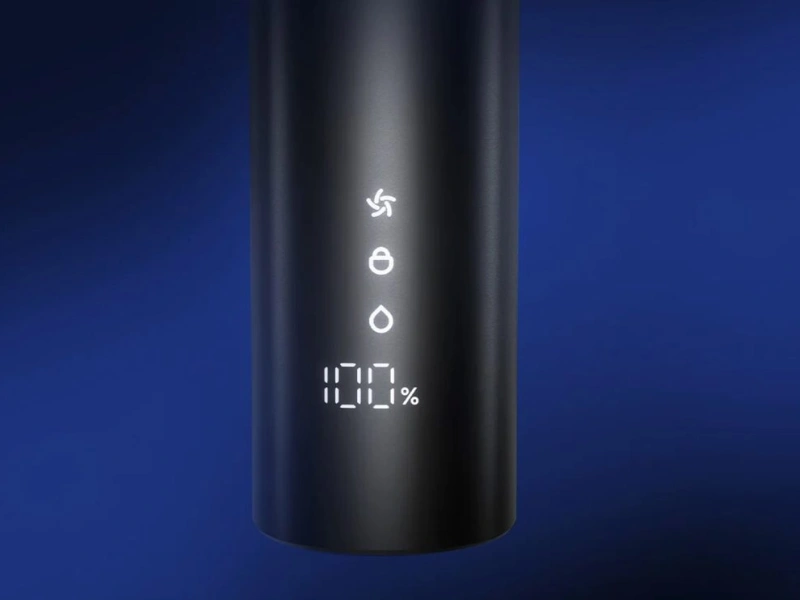 Na rukoväti strojčeka Xiaomi S301 sa nachádza prehľadný LED displej.
