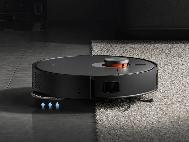 Robotický vysávač Xiaomi Robot Vacuum X20 Max pri detekcii koberca, zdvihne mop o 10 mm, aby sa zabránilo jeho namočeniu.