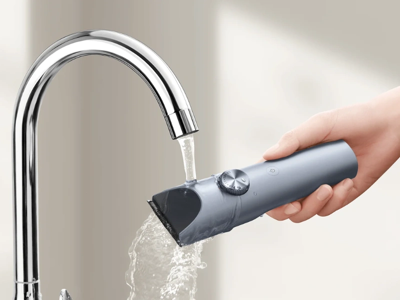 Vďaka vodotesnosti IPX7 je údržba zastrihávača Xiaomi Hair Clipper 2 mimoriadne jednoduchá.