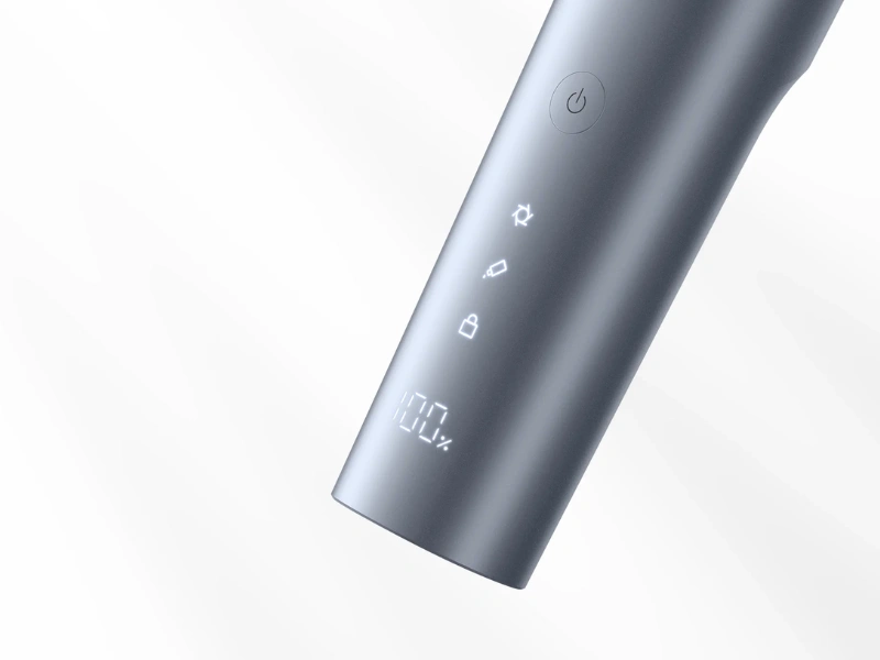 Digitálny displej na zastrihávači Xiaomi Hair Clipper 2 zobrazuje stav batérie aj mód strihania.