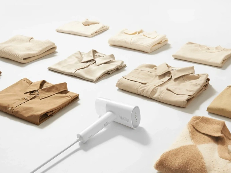 S&uacute;časťou naparovača Xiaomi Garment Steamer je n&aacute;držka s objemom 160 ml.