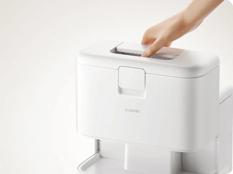 Robotick&yacute; vys&aacute;vač Xiaomi Robot Vacuum H50 disponuje 4l n&aacute;držou na vodu.
