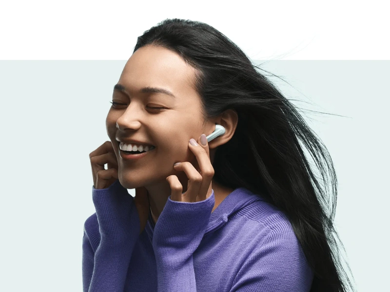 Dvojkanálový AI algoritmus slúchadiel Xiaomi Redmi Buds 6 dokáže potlačiť hluk vetra až do rýchlosti 9 m/s, vďaka čomu si vychutnáte krištáľovo čisté hovory bez rušivých vplyvov okolia.