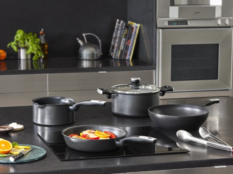 Panvica Tefal Unlimited G2550472 je vhodn&aacute; pre v&scaron;etky typy ohrevu.