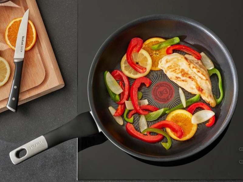 Panvica Tefal Unlimited G2550672 s priemerom 28 cm pre praktick&eacute; varenie bez obmedzen&iacute;.