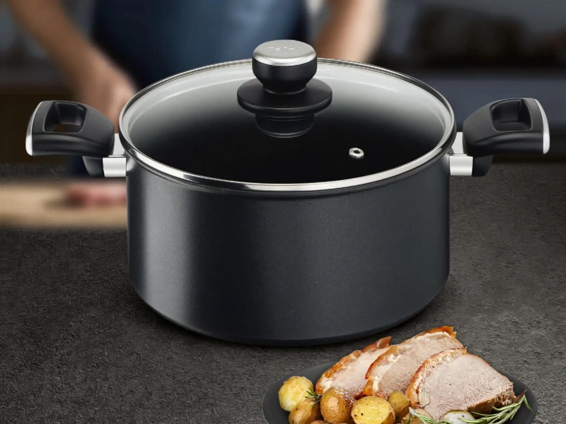 Hrniec s pokrievkou Tefal G2554672 Unlimited 24 cm na kuchynskej linke