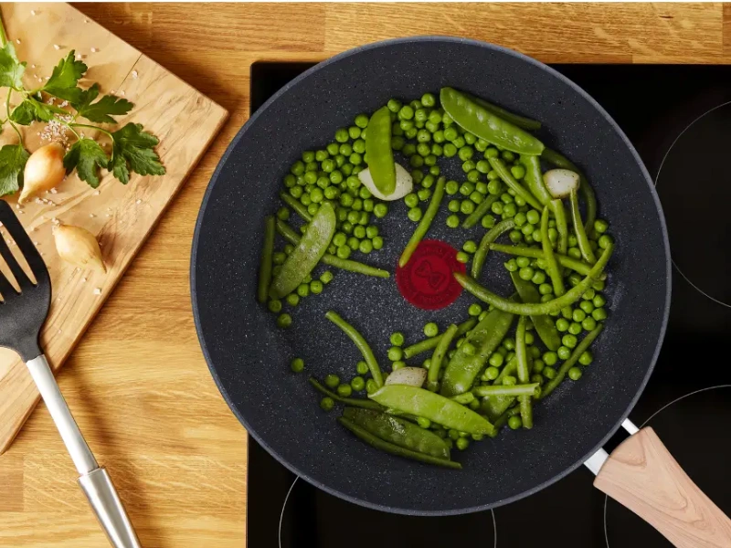 Panvica Tefal Natural Force G2661972 je vhodná pre všetky typy ohrevu.