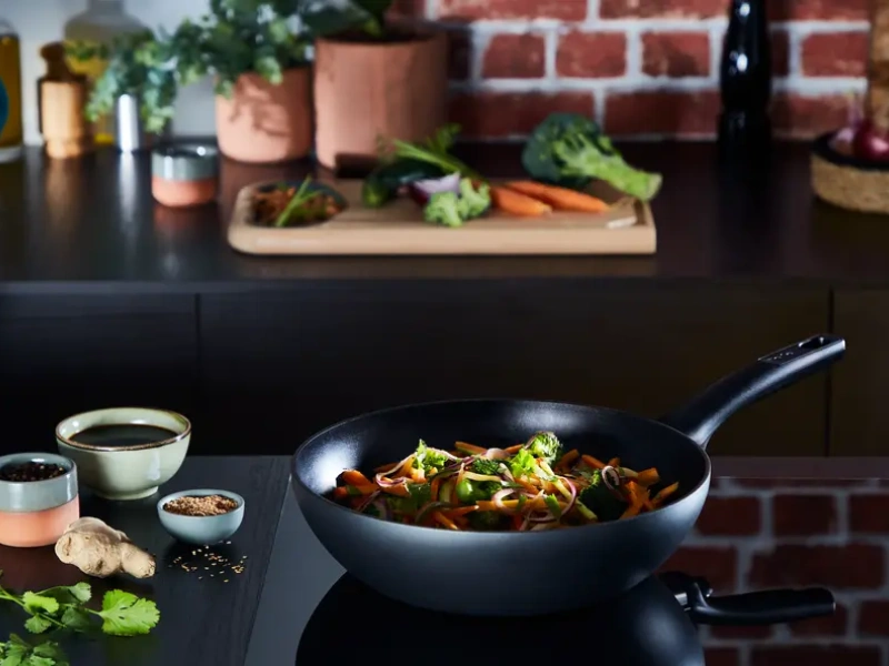 Technológia Thermo-Fusion™+ na panvici Tefal Ultimate G2680672 zaistí rýchly a rovnomerný ohrev.