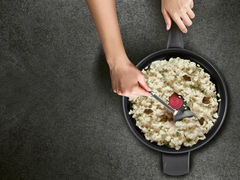 Panvica Tefal Ultimate G2683372 s priemerom 26 cm sa hodí na varenie aj vyprážanie.
