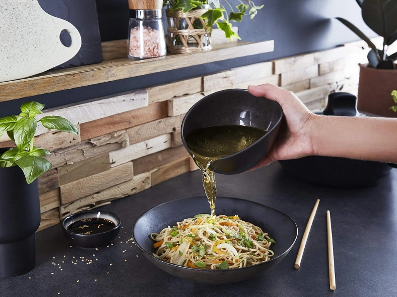 Dno panvice Tefal Black Stone G2810572 zaisťuje rýchle a rovnomerné varenie.