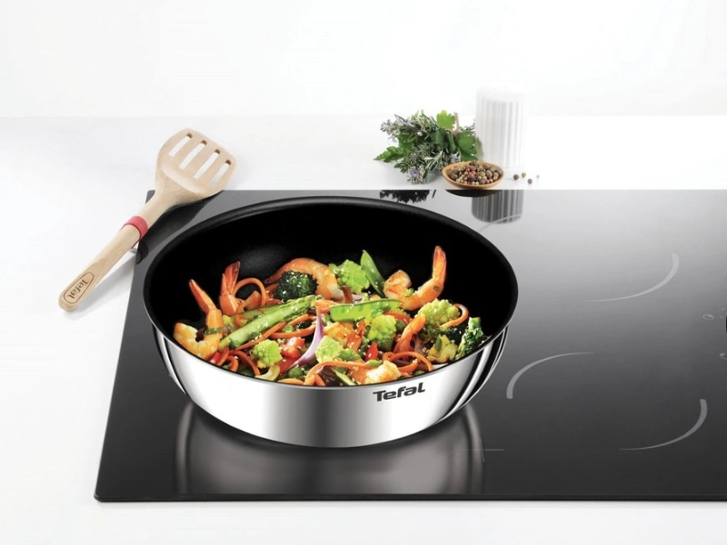 Panvica Tefal Ingenio Emotion L8970674 je vhodn&aacute; pre v&scaron;etky druhy ohrevu.