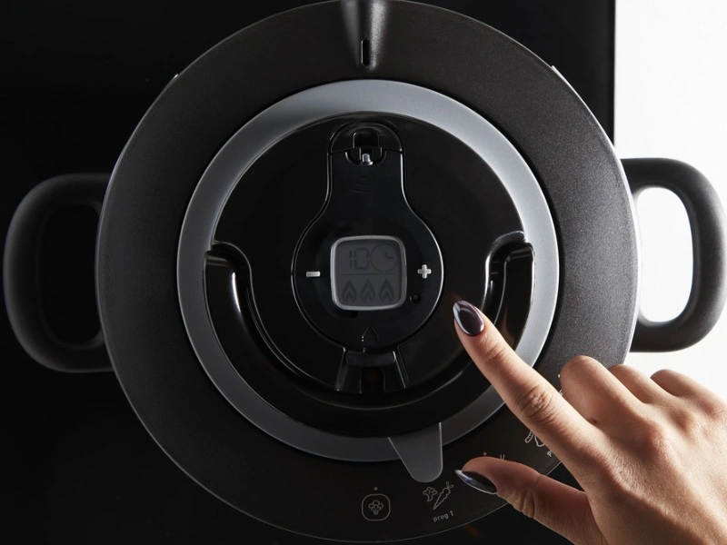 Časovač na tlakovom hrnci Tefal CLIPSO+ CHEF P4550632 postráži proces varenia.