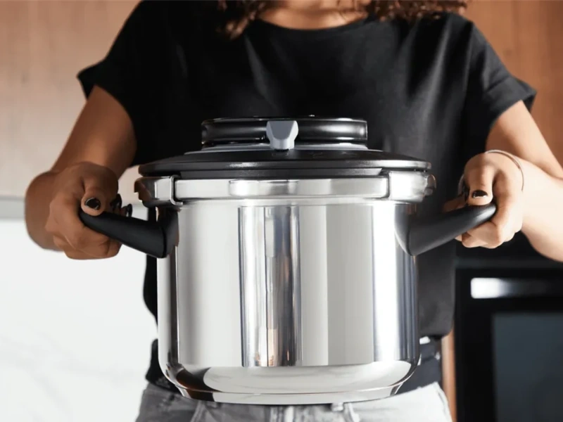 Na hrniec Tefal CLIPSO+ CHEF P4550632 z kvalitnej nehrdzavejúcej ocele sa vzťahuje 10-ročná záruka.