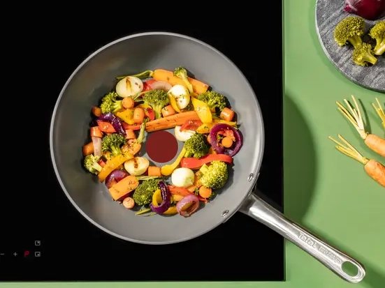 Wok panvica Tefal C4241943 Renew+ 28 cm na indukčnej doske