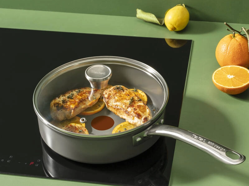 Panvica s pokrievkou Tefal C4243253 Renew+ 24 cm na varnej doske