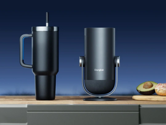 Vďaka nízkej hmotnosti iba 1,4 kg a kompaktným rozmerom si projektor Dangbei Freedo môžete vziať všade, kam máte práve namierené.