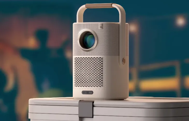 Prenosný projektor Yaber T2 Plus si vďaka vstavanej batérie môžete vziať kdekoľvek
