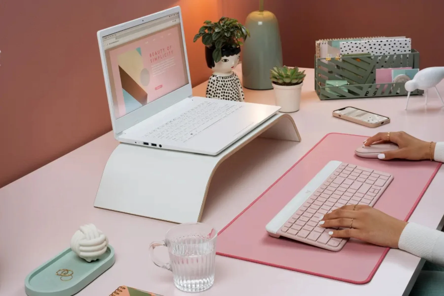 Bezdrôtová sada klávesnice a myši LOGITECH MK470 minimalisticka