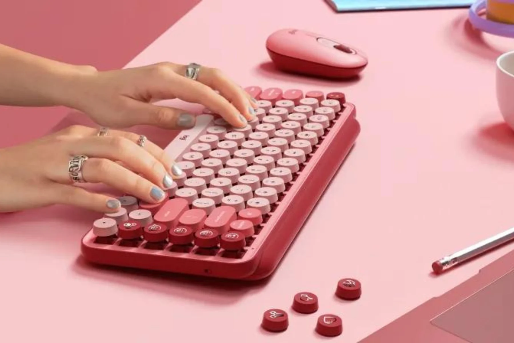 Bezdrôtová klávesnica Logitech POP KEYS HeartBreaker styl