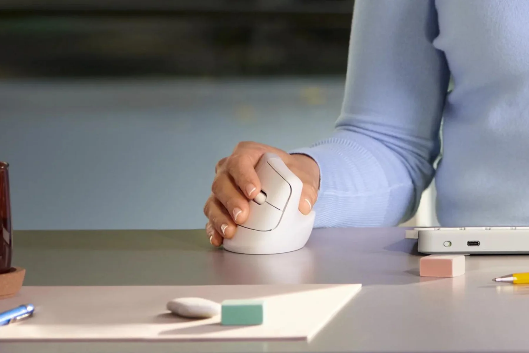 Vertikálna ergonomická myš Logitech Lift pre Business Mac WHITE vedecky pristup