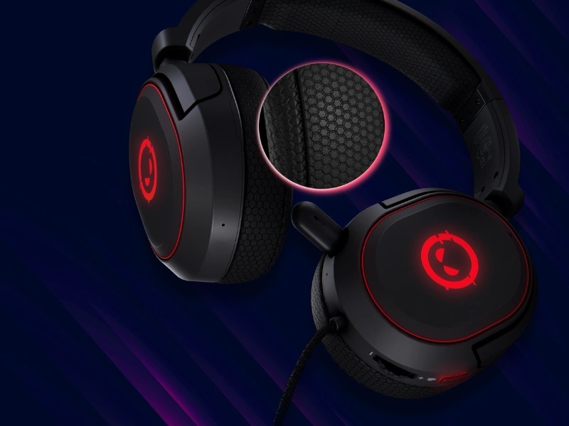 Herný headset Lorgar Kaya 460 vďaka otočným náušníkom s hodvábne jemnou látkou dokonale sadnú na vašu hlavu.