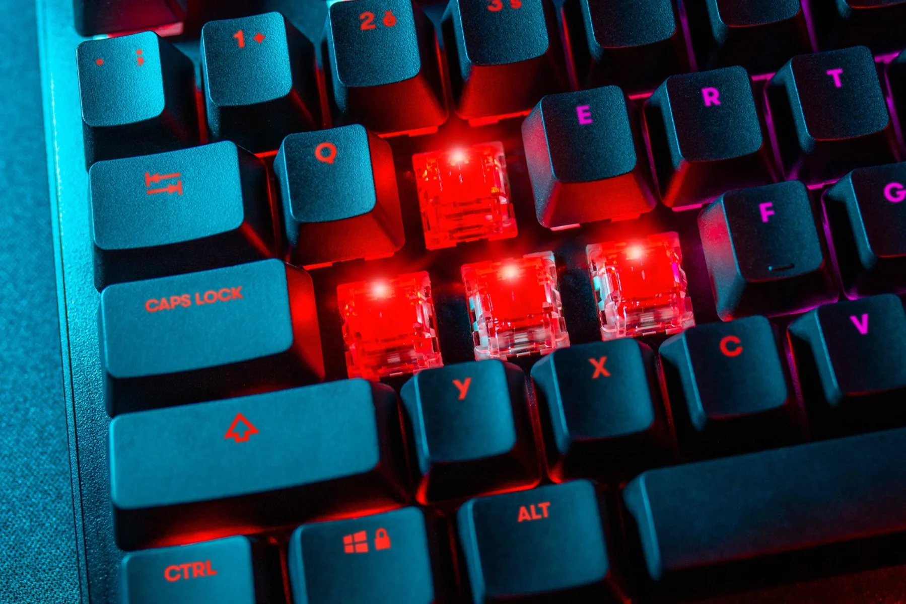 Mechanická herná klávesnica Niceboy ORYX K610 Chameleon odolna spinace