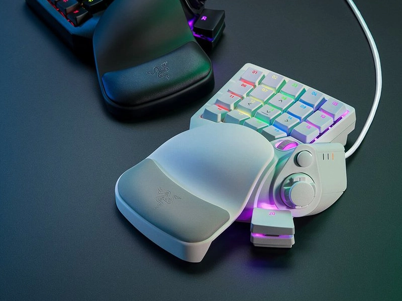 Razer_Tartarus_Pro_gaming_keypad_white_tlacidla_1748178253