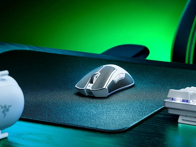 Razer_DeathAdder_V3_Pro_White_herna_mys2_1750882484