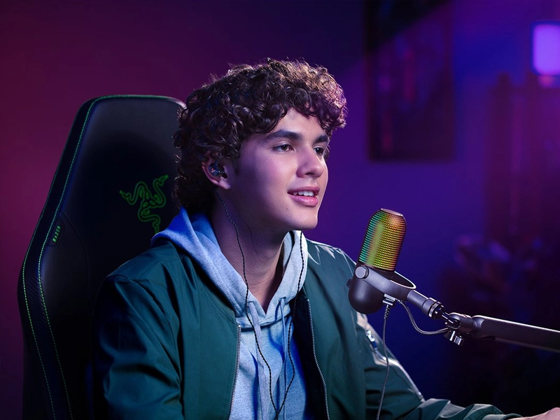 Razer_Seiren_V3_Chroma_Black stream