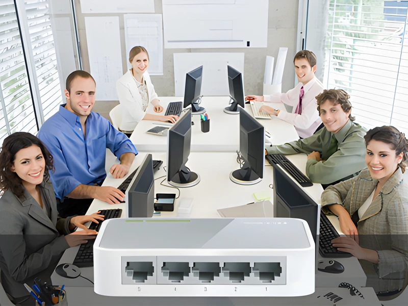 switch TL-SF1005D disponuje Plug and Play