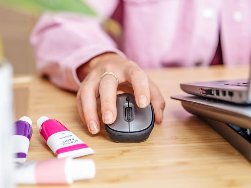 Trust_Yvi_Silent_eco_black tichá