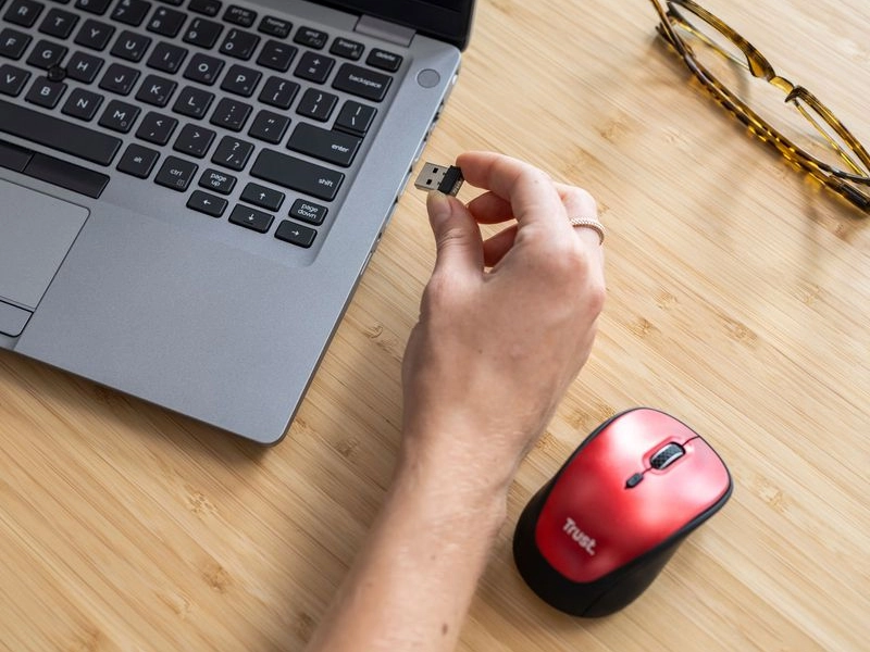 Trust_Yvi_Silent_eco_red voľnosť