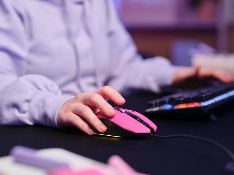 Trust_GXT790_3_v1_GamingBundle_pink myš